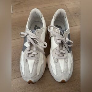 New Balance 327 White and Gray Sneakers